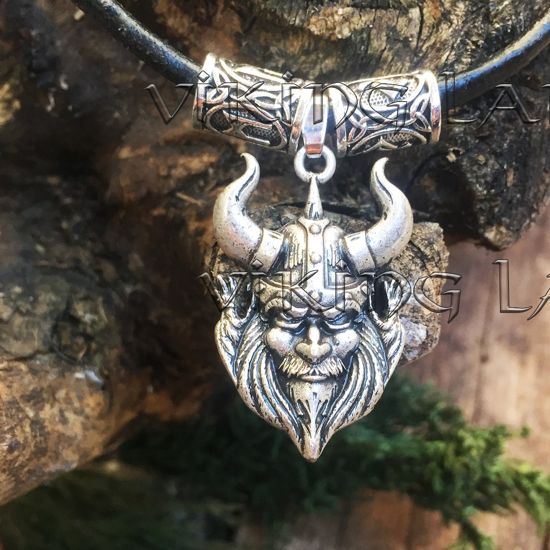 Collier Pendentif Vintage Style Viking / Celtique - Marque Miracle Britain - Métal Argenté Et Pierres - Occasion