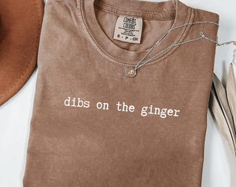 Maglietta Comfort Colors® "Dibs On The Ginger", maglietta con frase sarcastica e divertente, regalo spiritoso per la fidanzata o per chi ama i capelli rossi.