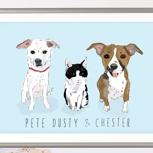 Puede incluir: Una impresi&oacute;n enmarcada con tres perros ilustrados sobre un fondo azul claro. Los perros son un perro blanco con un collar rojo, un perro blanco y negro y un perro marr&oacute;n y blanco. El texto "PETE DUSTY & CHESTER" est&aacute; debajo.