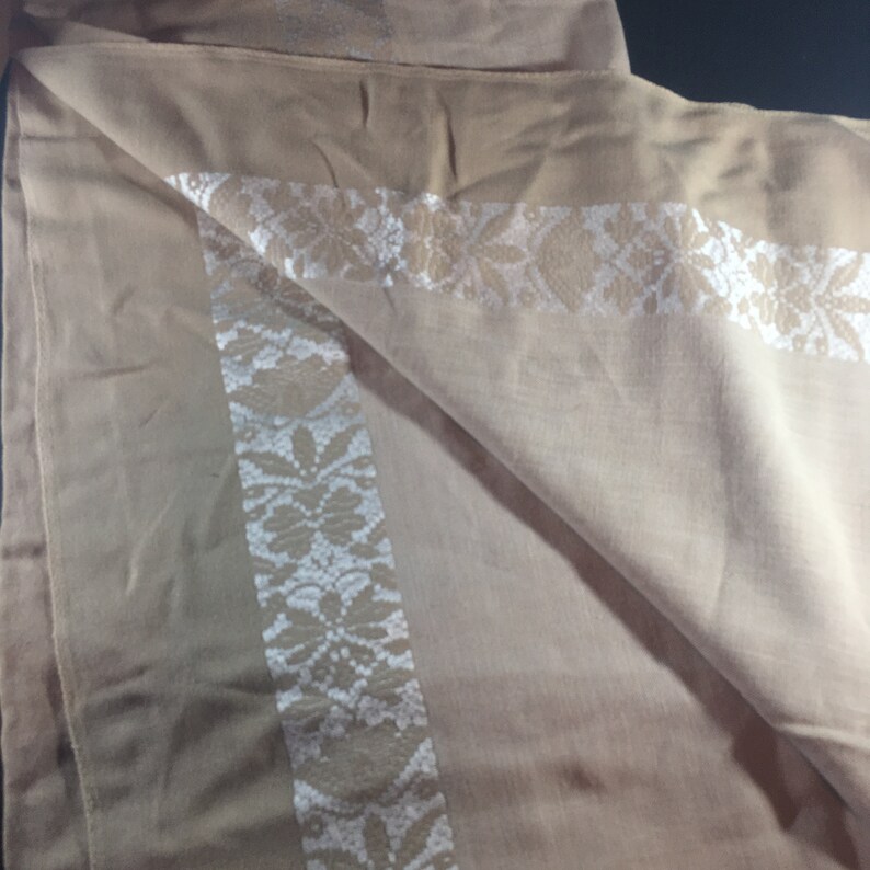 Formal Tablecloth Vintage Champagne Linen Tablecloth w White Flower Center Band 46\u201d x 52\u201d 121 Table Linens No