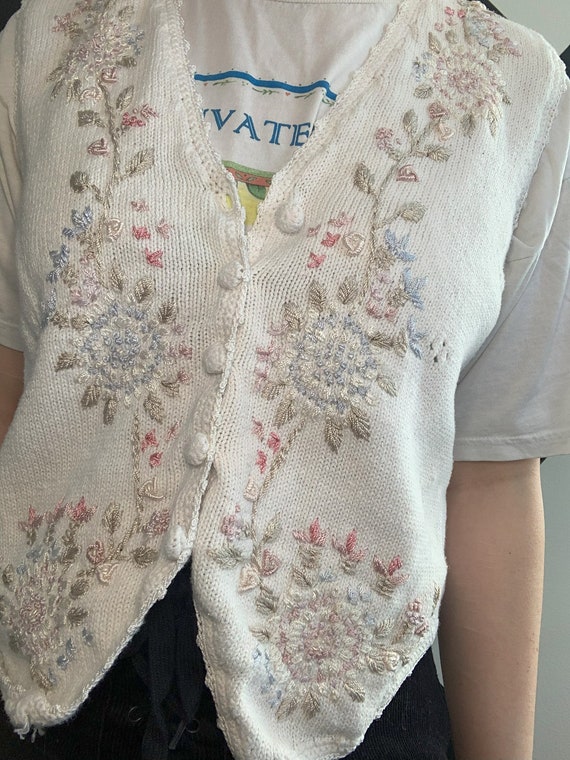 Vintage 1990s Floral Embroidered Knit Sweater Vest - image 5