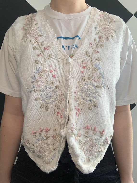 Vintage 1990s Floral Embroidered Knit Sweater Vest - image 3