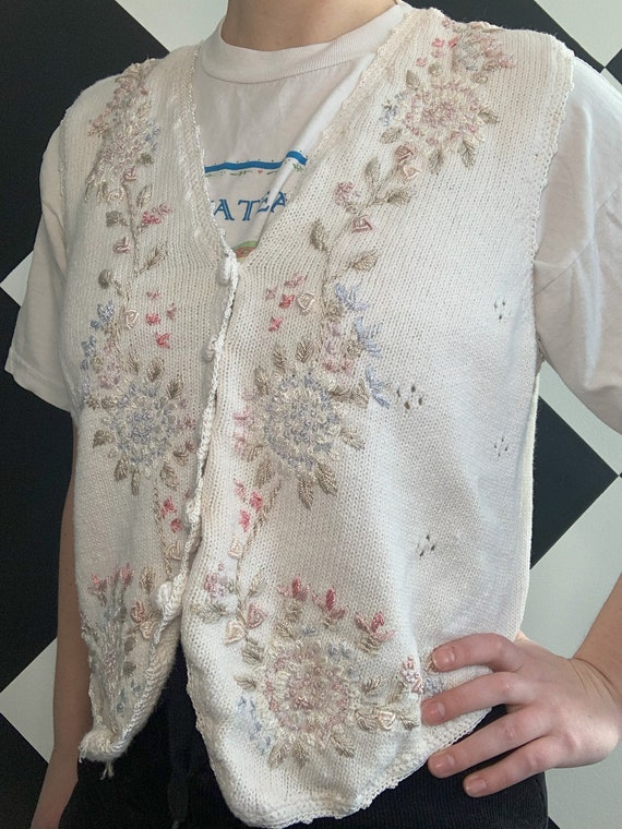 Vintage 1990s Floral Embroidered Knit Sweater Vest - image 4