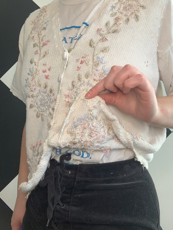 Vintage 1990s Floral Embroidered Knit Sweater Vest - image 6