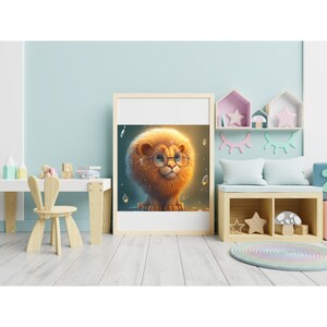 Roaringly Cute Baby Lion Digital Art Print Pobierz | Do druku | Wydruk ścienny do pokoju dziecięcego | Sztuka ścienna do pokoju dziecięcego ze zwierzętami