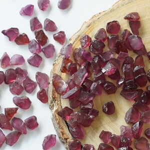Raw PINK Rhodolite Garnet, 3-9 mm Natural Rough Rhodolite Garnet Red, Crystal Chips Nugget, Facet Gem Grade Quality, Uncut Crystals