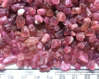 Rå rosa turmalin, naturlig rubellit från Madagaskar, kristallklump, AA-kvalitetshälsning, naturlig livfull rosa rubellit grov ädelsten