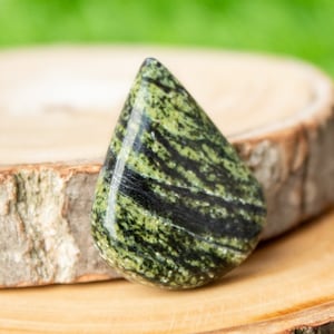 Green Serpentine Cabochon, Natural Teardrop Loose Gemstone, Healing Crystals and Stones, Worry Stone Chakra, Throat Chakra, Meditation Stone