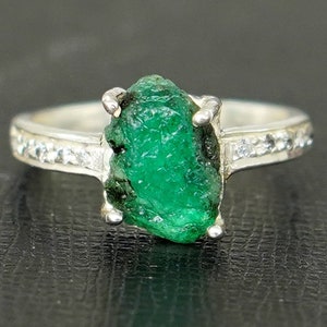 Raw Emerald Ring, Emerald Rough Ring, Raw Crystal Ring, May Birthstone Jewelry, Uncut Gemstone Ring, Statement Ring, Gift For Her