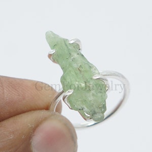 Raw Kyanite Ring, Long Crystal Kyanite Ring, Raw Stone Jewelry, Healing Crystal, Rough Stone Ring, Statement Ring, Gift For Her