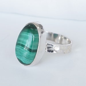 Malachite Cabochon Ring, Oval shape Ring, Green Gemstone Ring, Silver Hammered Band Ring, Statement Ring, Birthstone Ring, Gift For Her