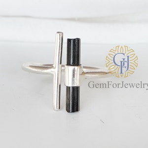 Ruwe zwarte toermalijn ring, verstelbare zilveren stok ring, oktober Birthstone sieraden, toermalijn stok, zilveren handgemaakte ring, verjaardagscadeau