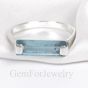Aquamarine Bar Ring, Raw Aquamarine Jewelry, Crystal Ring, Handmade Gemstone Ring, March Birthstone Jewelry, 925 Sterling Silver Ring, Gift