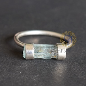 Ruwe aquamarijnring, natuursteenpotloodring, geboortesteen sieraden maart, aquamarijnstok, zilveren handgemaakte ring, verjaardagscadeau voor haar