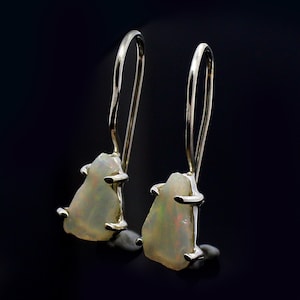 Ruwe Fire Opal Dangle Drop Earring, Ethiopische opaal zilveren oorbel, oktober geboortesteen sieraden, ruwe stenen oorbel, zilveren handgemaakte oorbel