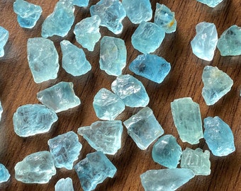 アクアマリン　結晶　原石　ナイジェリア産 未加工アクアマリン結晶：ナイジェリア産ブルーアクアマリン、天然結晶