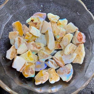 Vit australisk opal, rå, naturlig obehandlad blågrön eldopal, opal av fin kvalitet, rå kristall i bulk, rå oslipad ädelsten, 7-22 MM bild 6