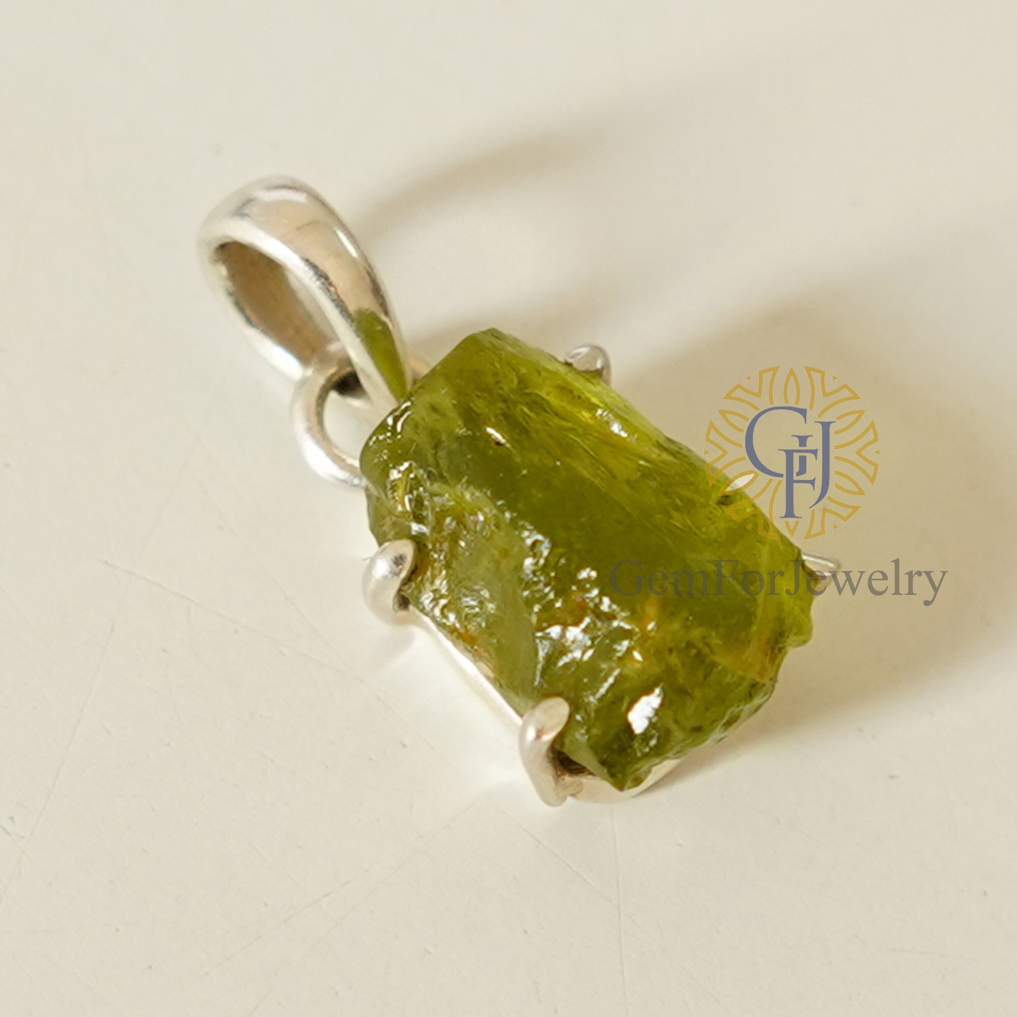 Raw Peridot Silver Necklace Pendant, August Birthstone Pendant, Raw Stone Jewelry, Crystal Pendant, Healing Gemstone, Gifts For Her