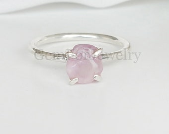 Ruwe roze saffier ring, natuurlijke saffier ruw, stapelring, rauwe sierlijke ring, angstring, ongesneden stenen ring, september Birthstone sieraden