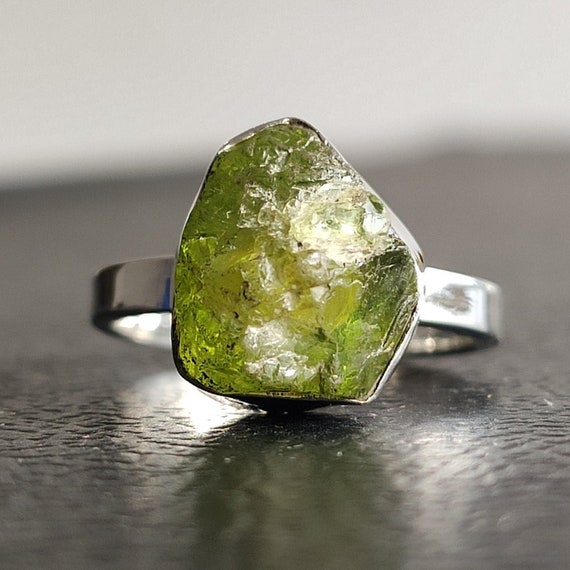 Anello in argento sterling fatto a mano con peridoto - Pietra preziosa verde ovale, misura 8 - Italia