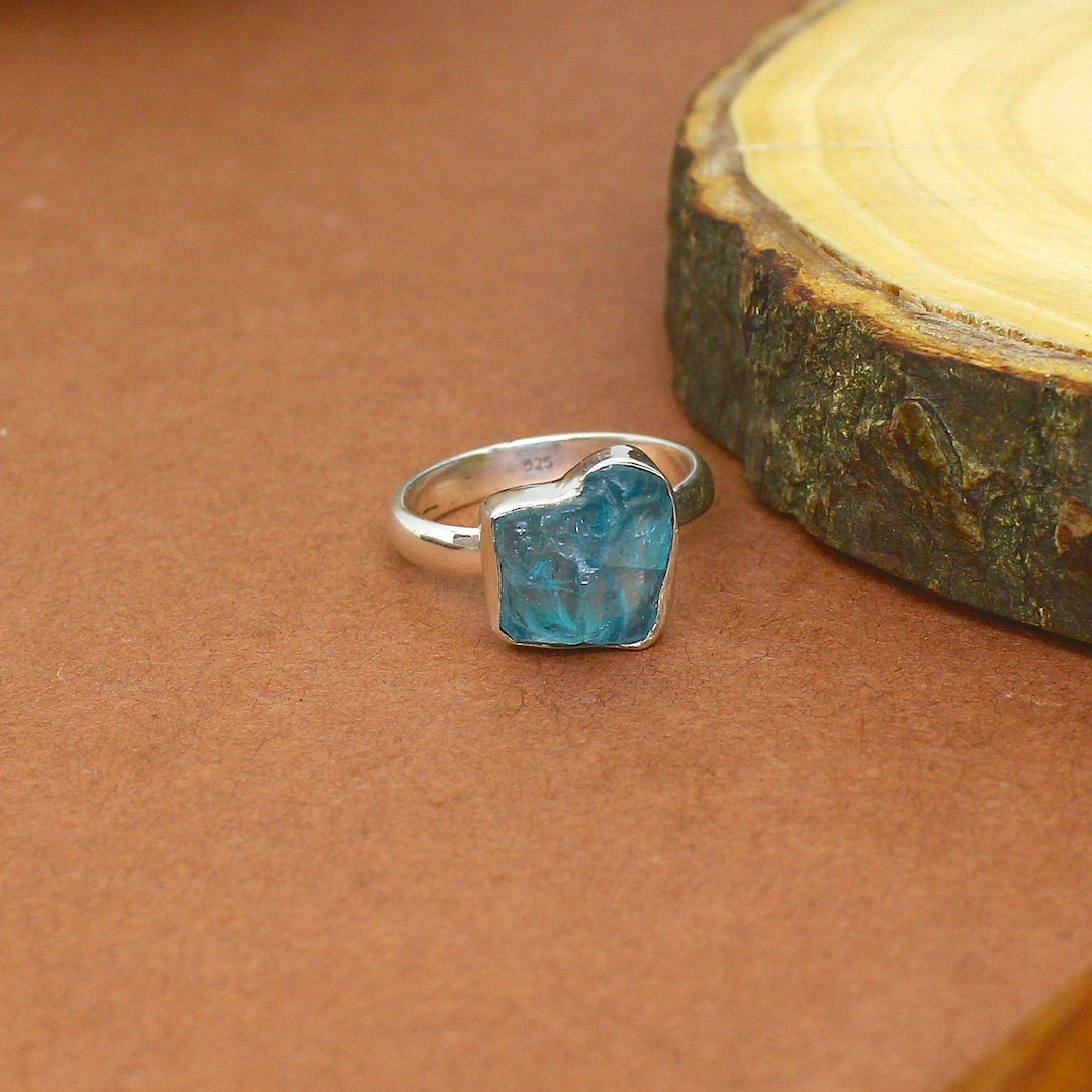 RARE!! 5 Apatites Bleues Naturelles Brutes D'Afrique - 5,36 Carats