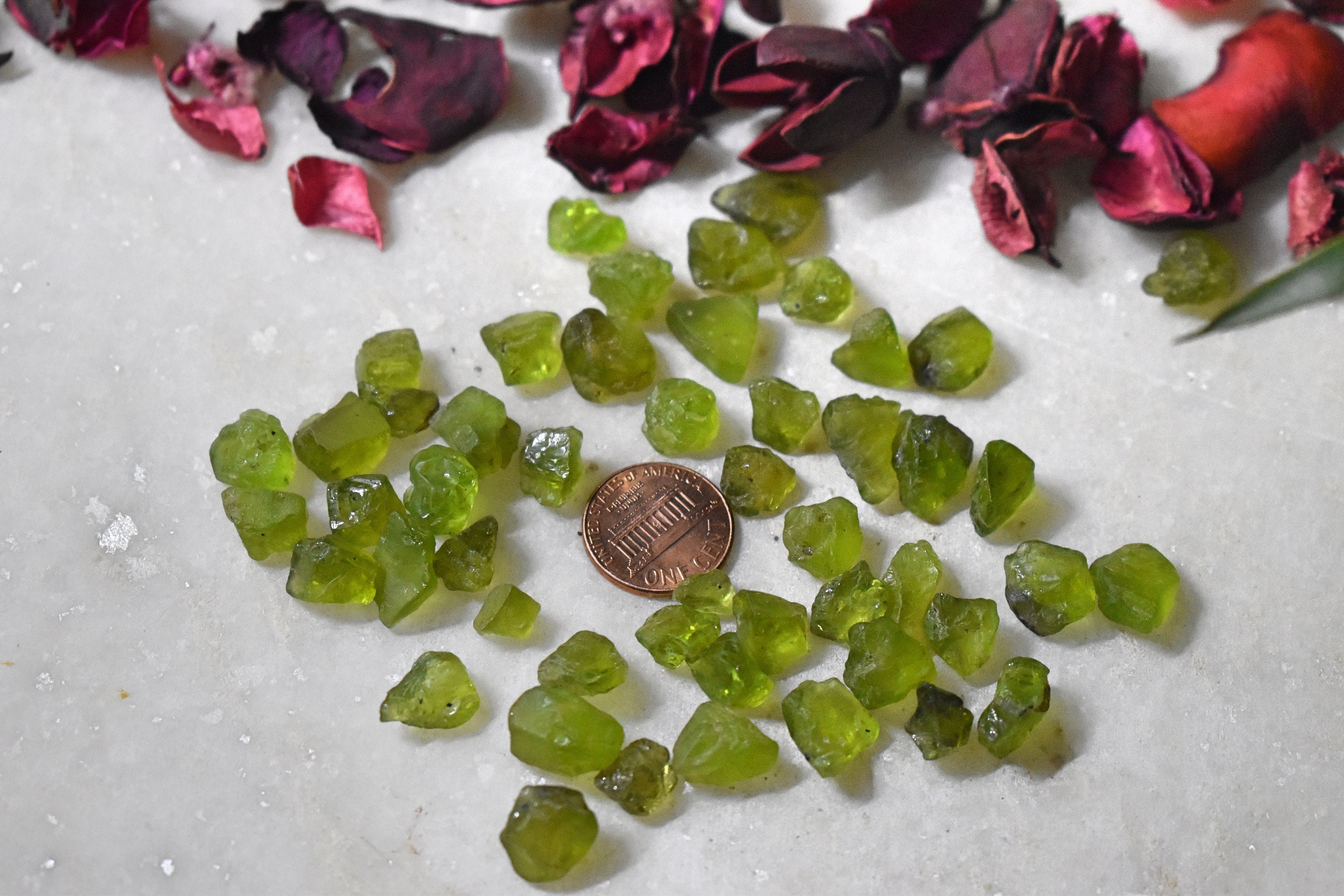 UPC 650045420365 - Natural Peridot Crystal Collectible