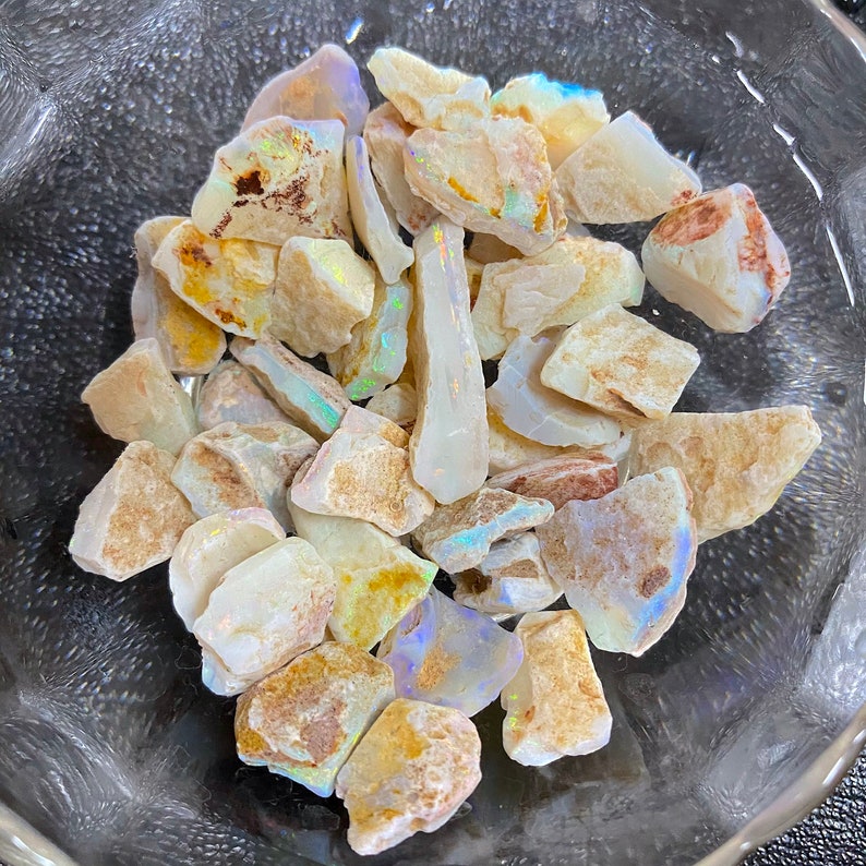 Vit australisk opal, rå, naturlig obehandlad blågrön eldopal, opal av fin kvalitet, rå kristall i bulk, rå oslipad ädelsten, 7-22 MM bild 2