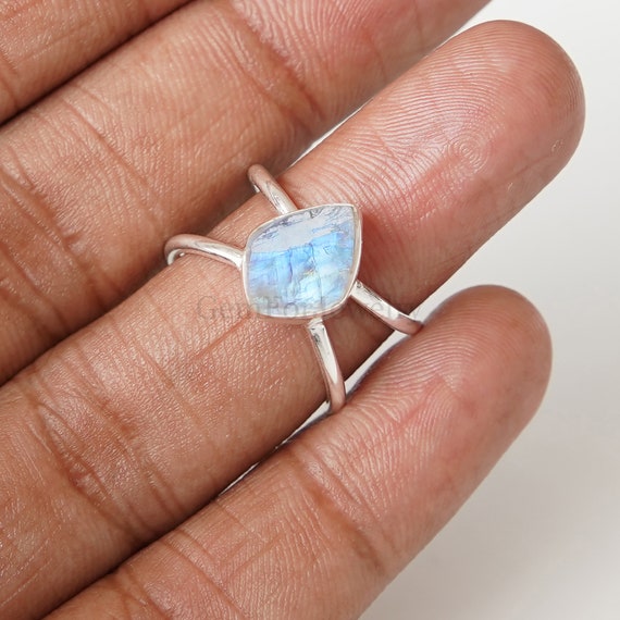 Moonstone Criss Ring Moonstone Criss Ring