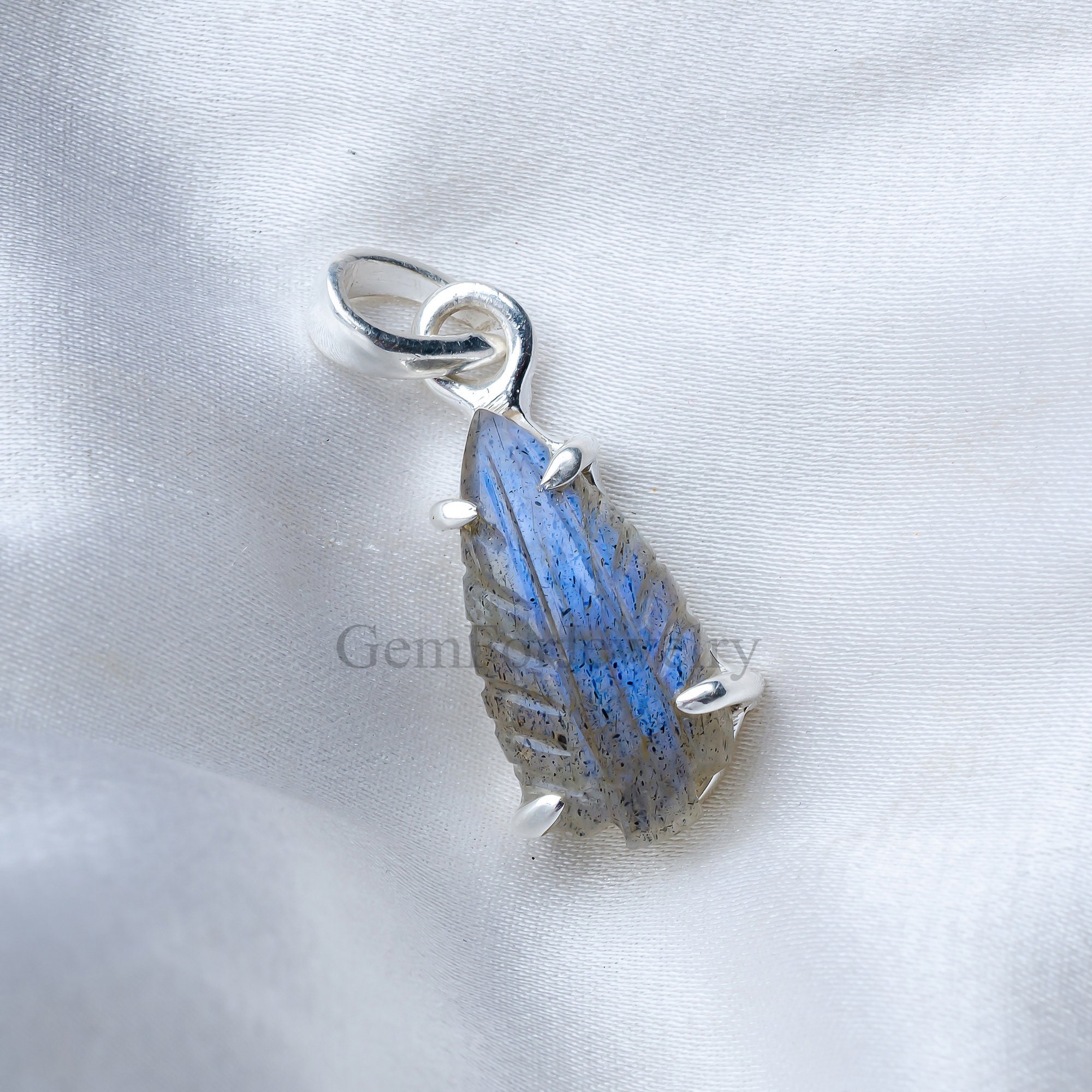 ラブラドライトネックレスペンダント、ブルーラブラドライトクリスタル