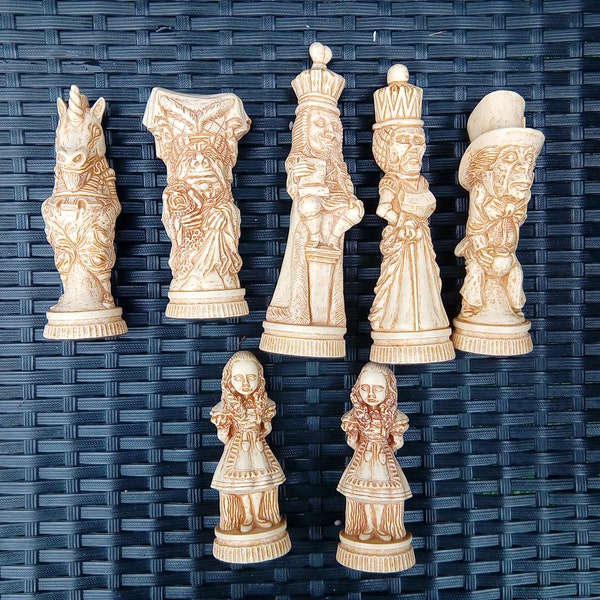 Full set Alice chess set molds for making chess set