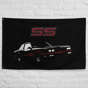 1986 シボレー モンテカルロ SS クラシックカー オーナーギフト ガレージ オフィス 男の隠れ家 バナー フラッグ 34.5" x 56" - ギフト