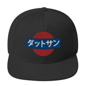 Gorra snapback bordada con el logo retro de Datsun Kanji para entusiastas de los coches japoneses