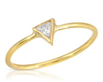 Le Bohémienne - custom handmade 14-karat gold stacking ring with triangle cut diamond