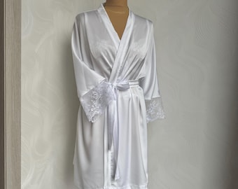 Brautroben , Seidenrobe, Seidenrobe mit Spitze, Hochzeitsrobe Kimono, Brautparty-Roben, Kimono-Robe, Brautimmer bereit