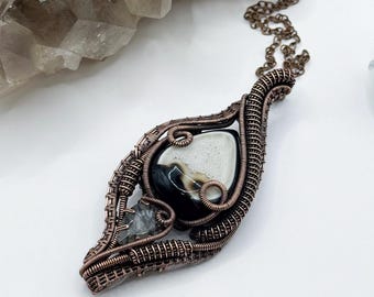 Beautiful statement pendant with black agate and black rutile quartz | Unique piece | Handcrafted in antiqued copper wire | Heady pendant