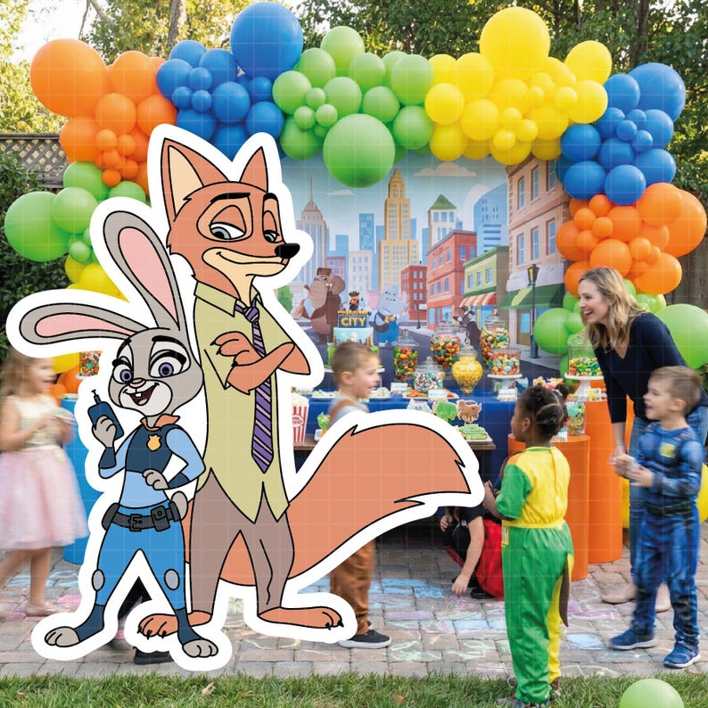Puede incluir: Escena de fiesta con un arco de globos multicolores. Recortes de cart&oacute;n de los personajes de Zootopia Judy Hopps y Nick Wilde est&aacute;n en primer plano. Se ven ni&ntilde;os y adultos.