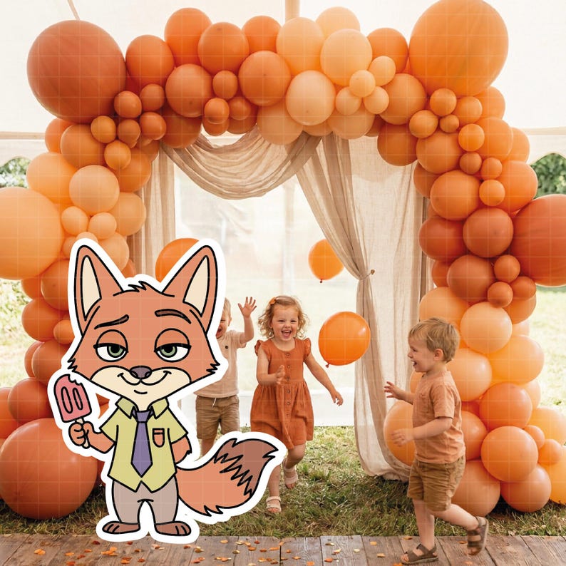 Puede incluir: Un zorro de dibujos animados con un helado se encuentra frente a un arco de globos naranjas. Tres ni&ntilde;os juegan frente a una cortina. Escena de fiesta o celebraci&oacute;n.