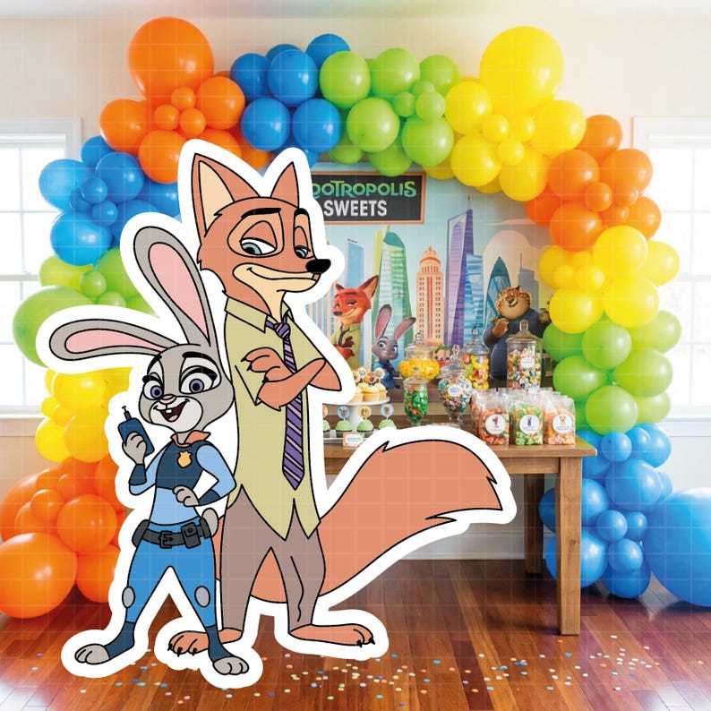 Puede incluir: Una colorida escena de fiesta con los personajes de Zootopia, Judy Hopps y Nick Wilde. Un arco de globos arco&iacute;ris enmarca una mesa con dulces y un tel&oacute;n de fondo del horizonte de Zootopia. Las palabras "Zootropolis Sweets" son visibles.