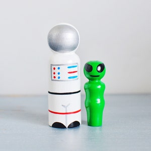 Outer-Space Peg Doll Set