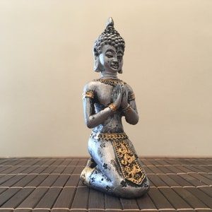 Medytacyjna statua Buddy Miniaturowa dekoracja ogrodu zen Modlący się Budda