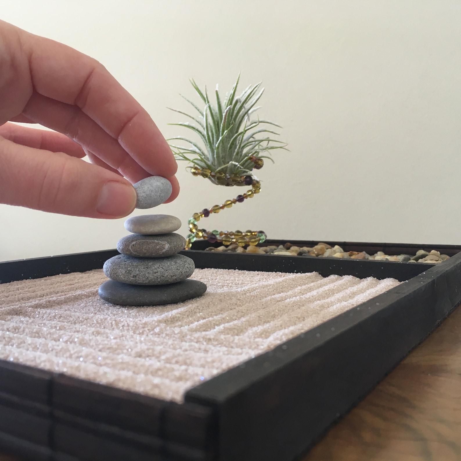 Kit Jardin Zen De Bureau WEBEEDY – Plateau 21x15,7 Cm – Sable Blanc, Roches, Statue, Arbre – Relaxation Et Déco – Cadeau Anti-stress