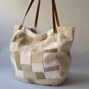 Sac fourre-tout artisanal en patchwork de chanvre avec poignées croisées élégantes en cuir