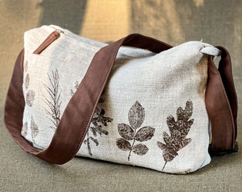 Linnen schouder crossbody tas | Eco-print stroperij van echte planten en veren | Middelgrote portemonnee, 3 zakken met ritssluiting, lange verstelbare bandjes