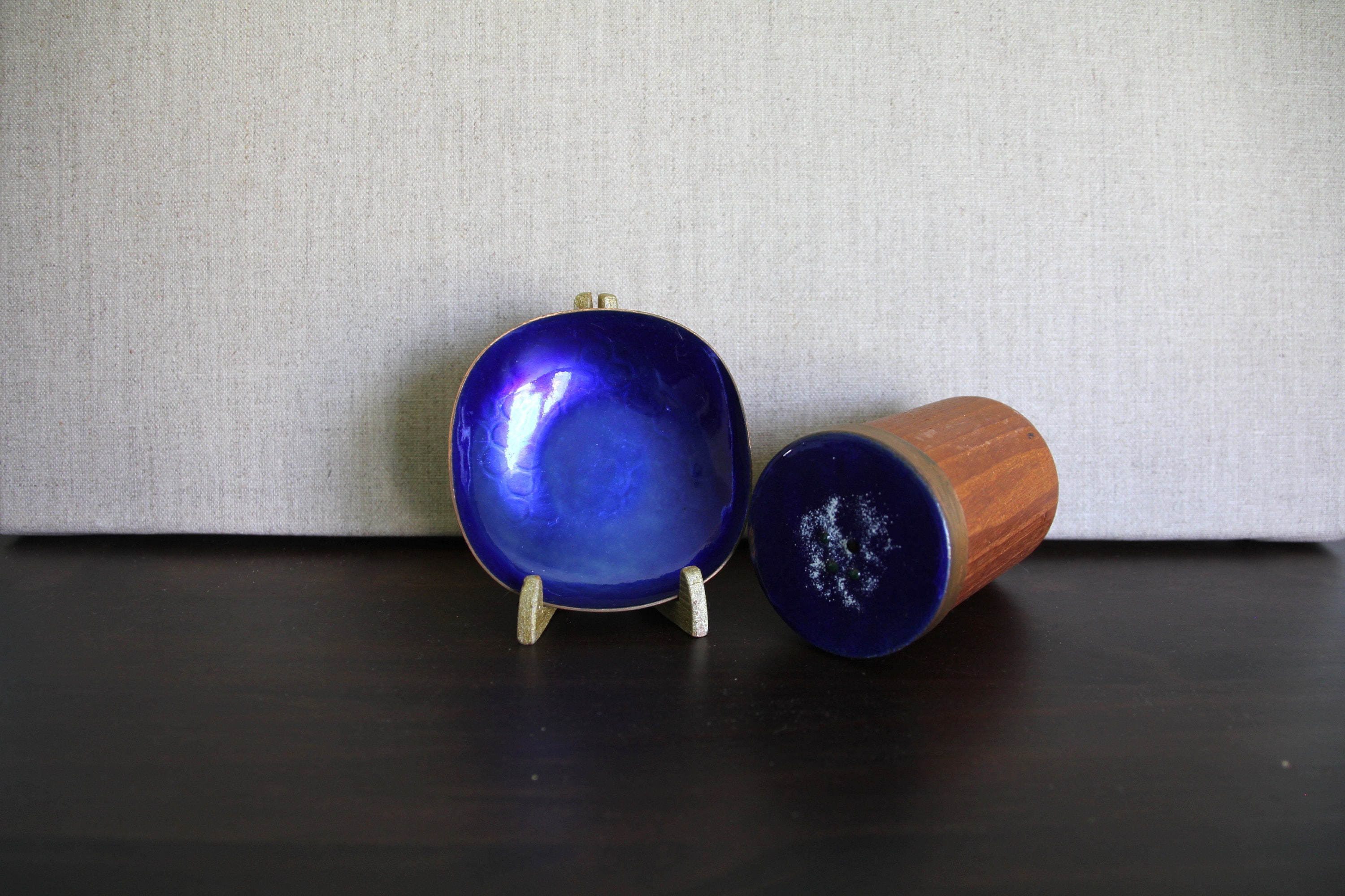 Enamel Set Cigarette Can and Ash Blue 60s