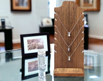Freistehender Halskettenhalter aus Holz für mehrere Halsketten, Halskettenständer, Schmuckständer für Verkäufer, braunes Geschenk