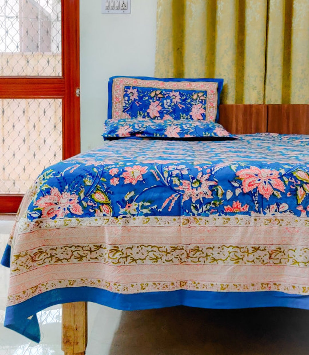 Hand Block Blue Floral Print King Size Floral Bedsheet Set With Pillow Covers, 100 Cotton