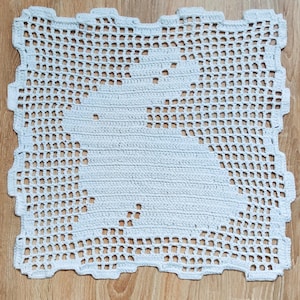 Rabbit Design Easter Filet Doily Placemat With Wavy Edges_ 14 Inches ...