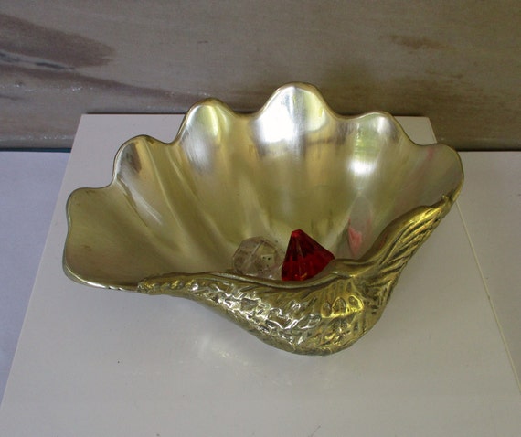 Vintage solid brass trinket dish,shell shaped coi… - image 8