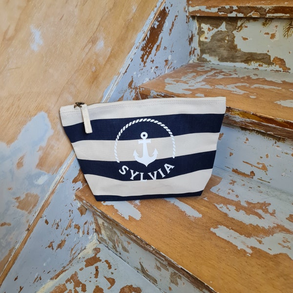 Maritime Kulturtasche I Personalisierte Kosmetiktasche | blau-weiß gestreifter Kulturbeutel | Geschenkidee I Anker-Motiv und Namen