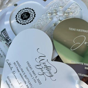 Boîte de coeur personnalisée décorée de dentelle pour mariages, faire-part de Quinceañera de luxe avec miroir argenté et encadrés blancs, faire-part Sweet 16